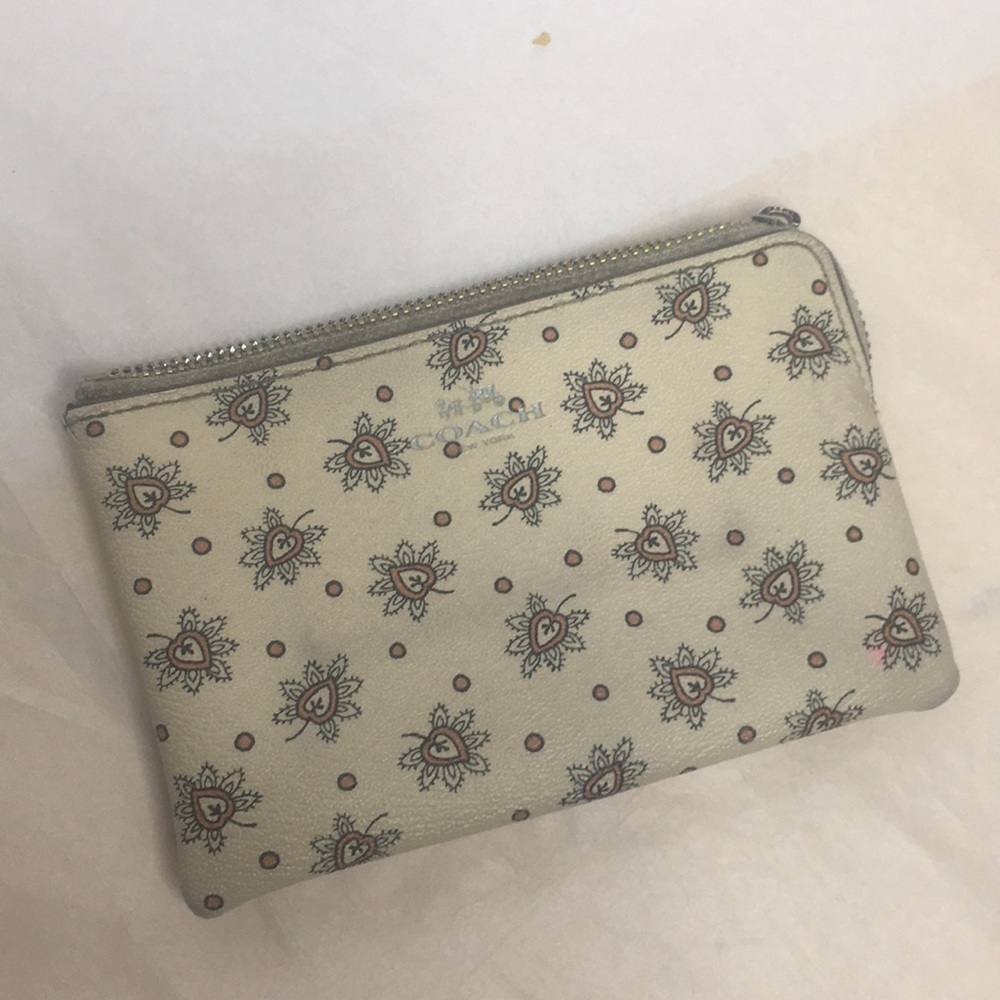 CORNER ZIP WRISTLET IN FOREST BUD PRINT - Picture 5 of 9